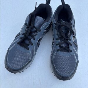 Men's Gray New Balance All Terrain Trail Running Athletic Shoes Size 10.5